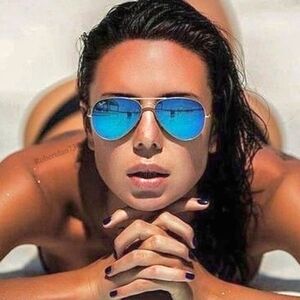 LIKE NEW RayBan Aviator Blue Flash RB3025 Men / Women Sunglasses